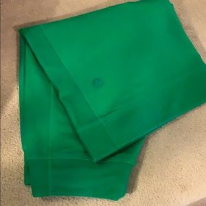 Lululemon crop shorts size 6 green